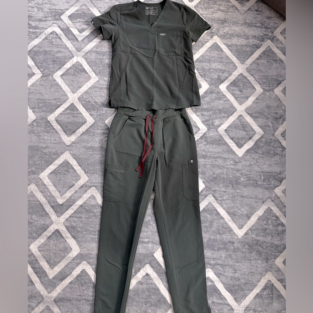 Figs Women's Scrub Set in Dark Green